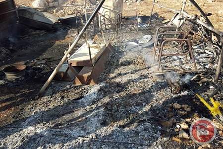 Des colons israéliens incendient la tente de Palestiniens bédouins près de Ramallah